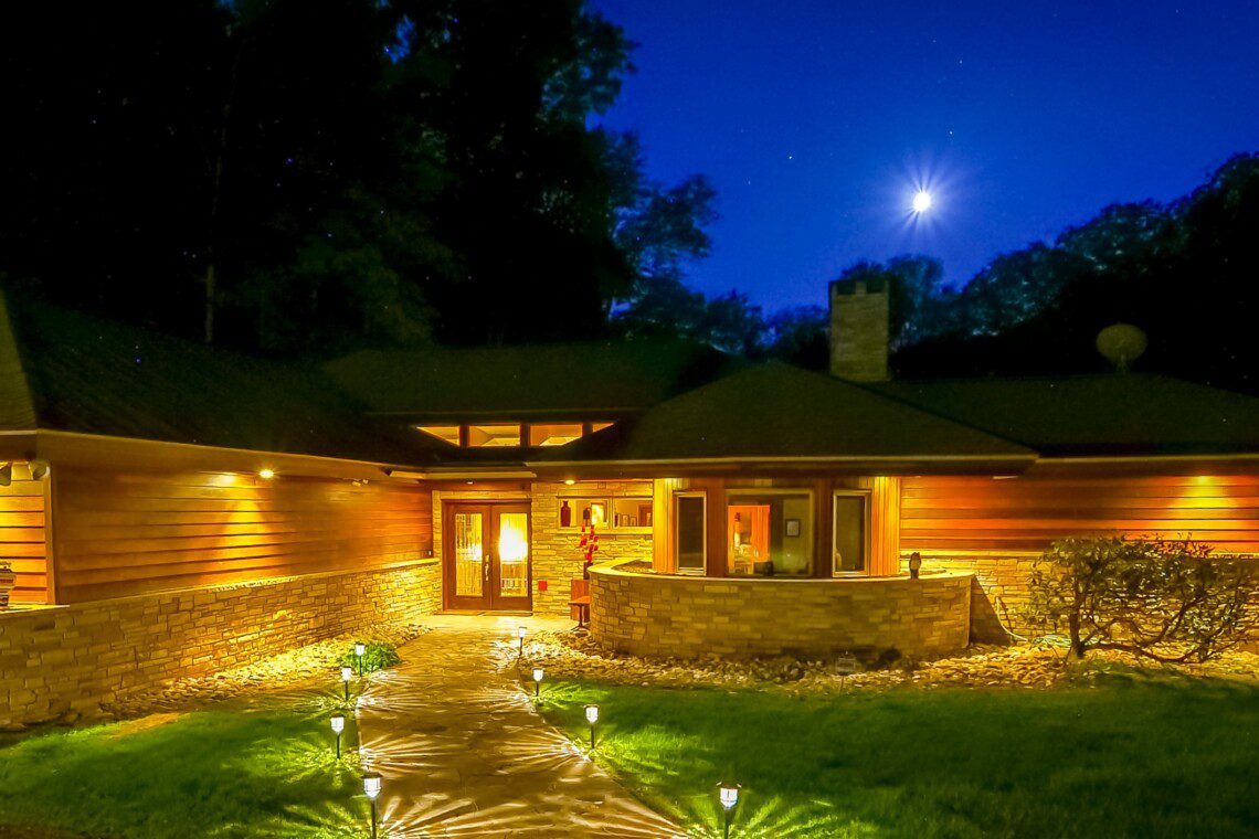 Dream House: A Frank Lloyd Wright Inspired Property | Turning Leaf Vacation  Rentals, image size:1140x760